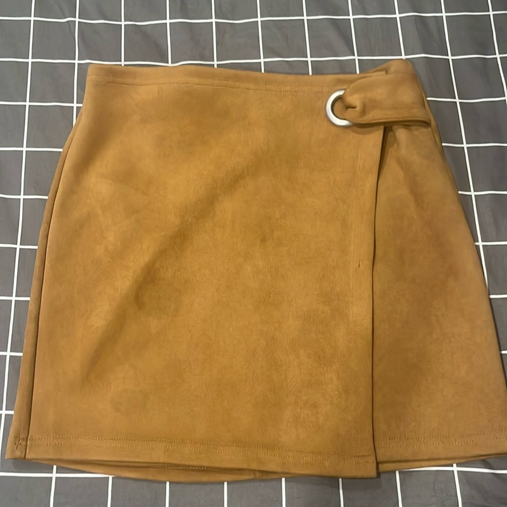 FOREVER 21 Suede Tan skirt. Size M.